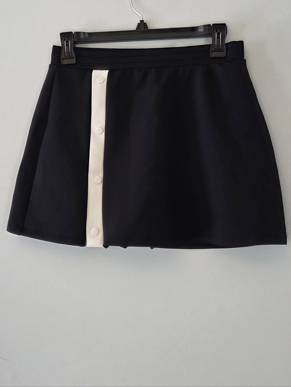 Sincerely Jules Black & White Size S, Mini Button Skort